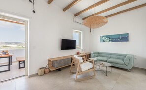 Rumah Elite, 2 kamar tidur | Area keluarga | Televisi layar datar 42-inci dengan saluran TV digital dan Smart TV