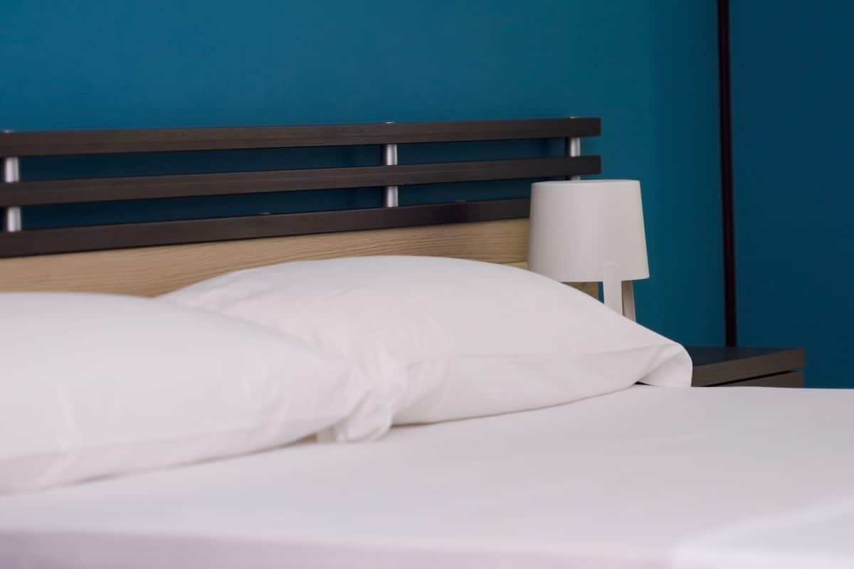 Quarto casal ou duplo standard, 1 cama Queen, vista para o mar | Berços grátis, Wi-Fi de cortesia