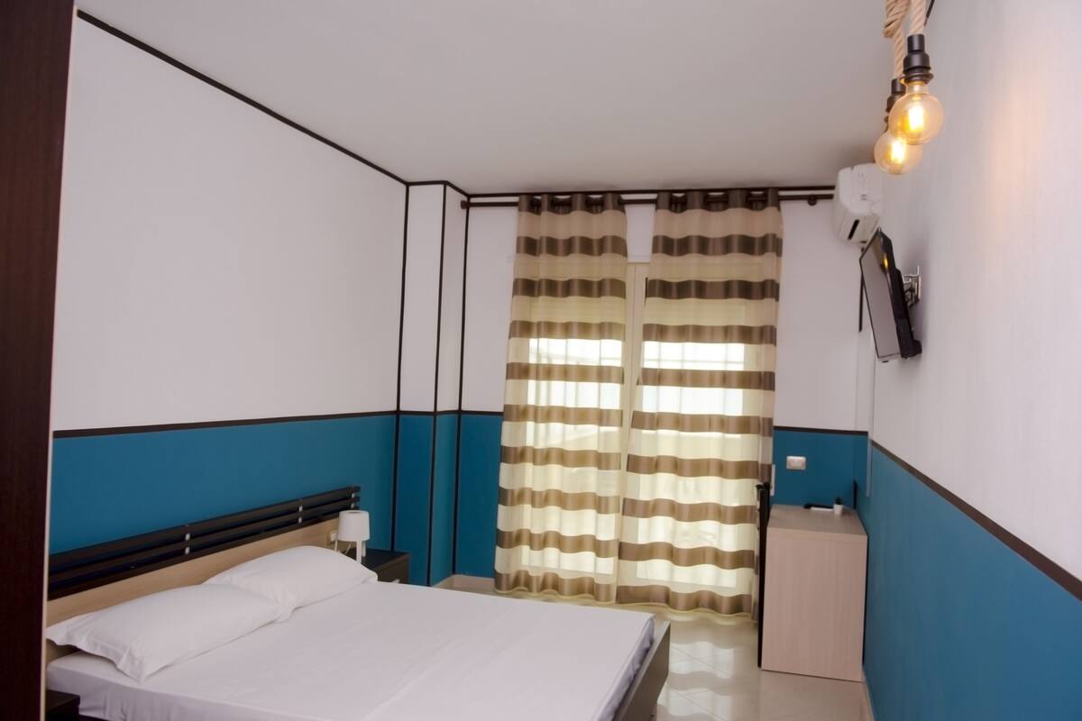 Quarto casal ou duplo luxo, 1 cama Queen, vista para o mar | Berços grátis, Wi-Fi de cortesia