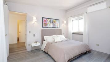 2 bedrooms, individually decorated, individually furnished