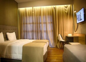 In-room safe, desk, laptop workspace, free cots/infant beds - Athlos Hotel (Kalamaria)