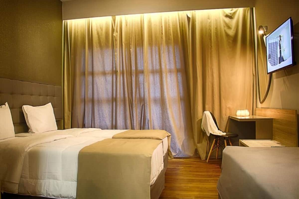 客房内保险箱、办公桌、笔记本电脑工作区、免费婴儿床