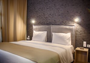 In-room safe, desk, laptop workspace, free cots/infant beds - Athlos Hotel (Kalamaria)