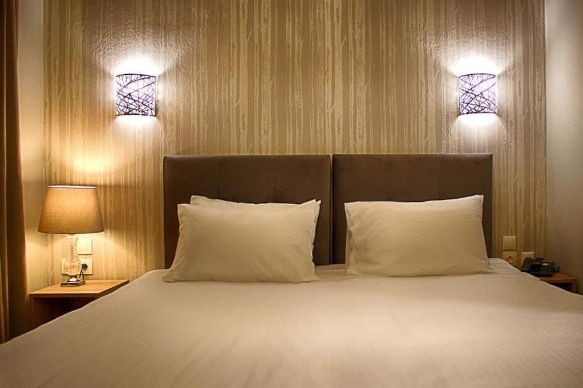 Double Room, Accessible | In-room safe, desk, laptop workspace, cribs (free)