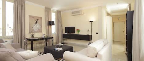Apartment, 2 Schlafzimmer | Wohnbereich | Flachbildfernseher