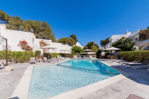 Outdoor pool, open 11:00 AM to 7:00 PM, pool umbrellas, pool loungers - Atlas Apartments Ibiza (Santa Eulalia del Rio)
