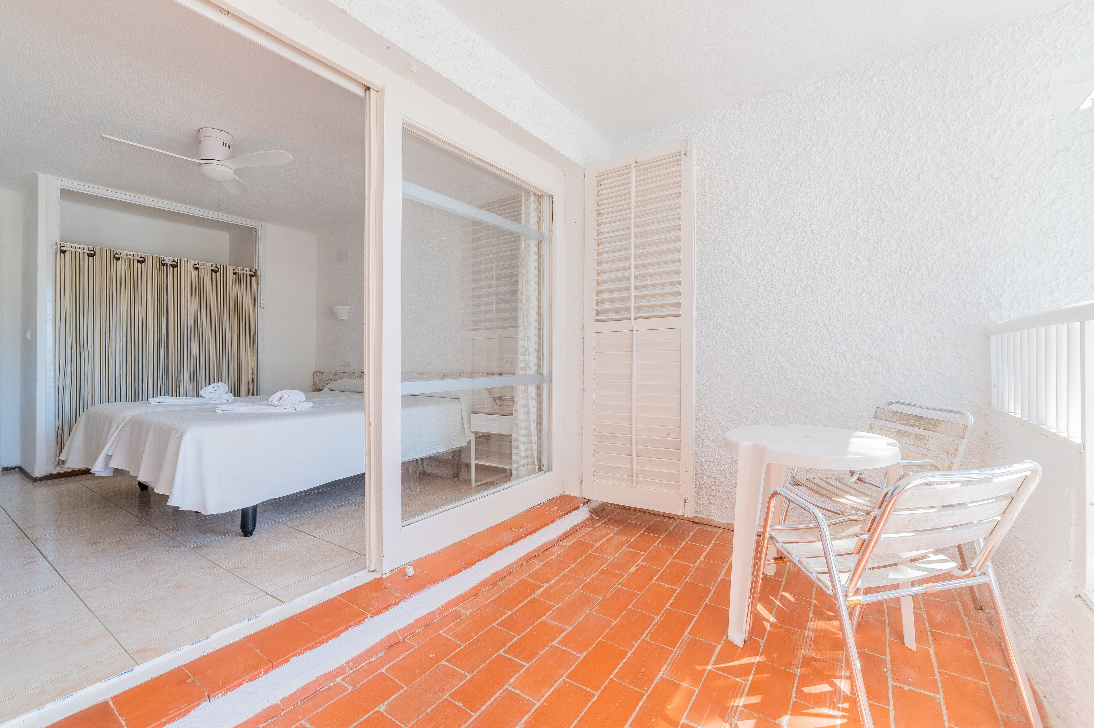 Dúplex estándar, 2 habitaciones | 2 dormitorios, caja fuerte, escritorio y tabla de planchar con plancha
