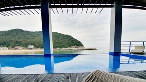 Kolam renang outdoor