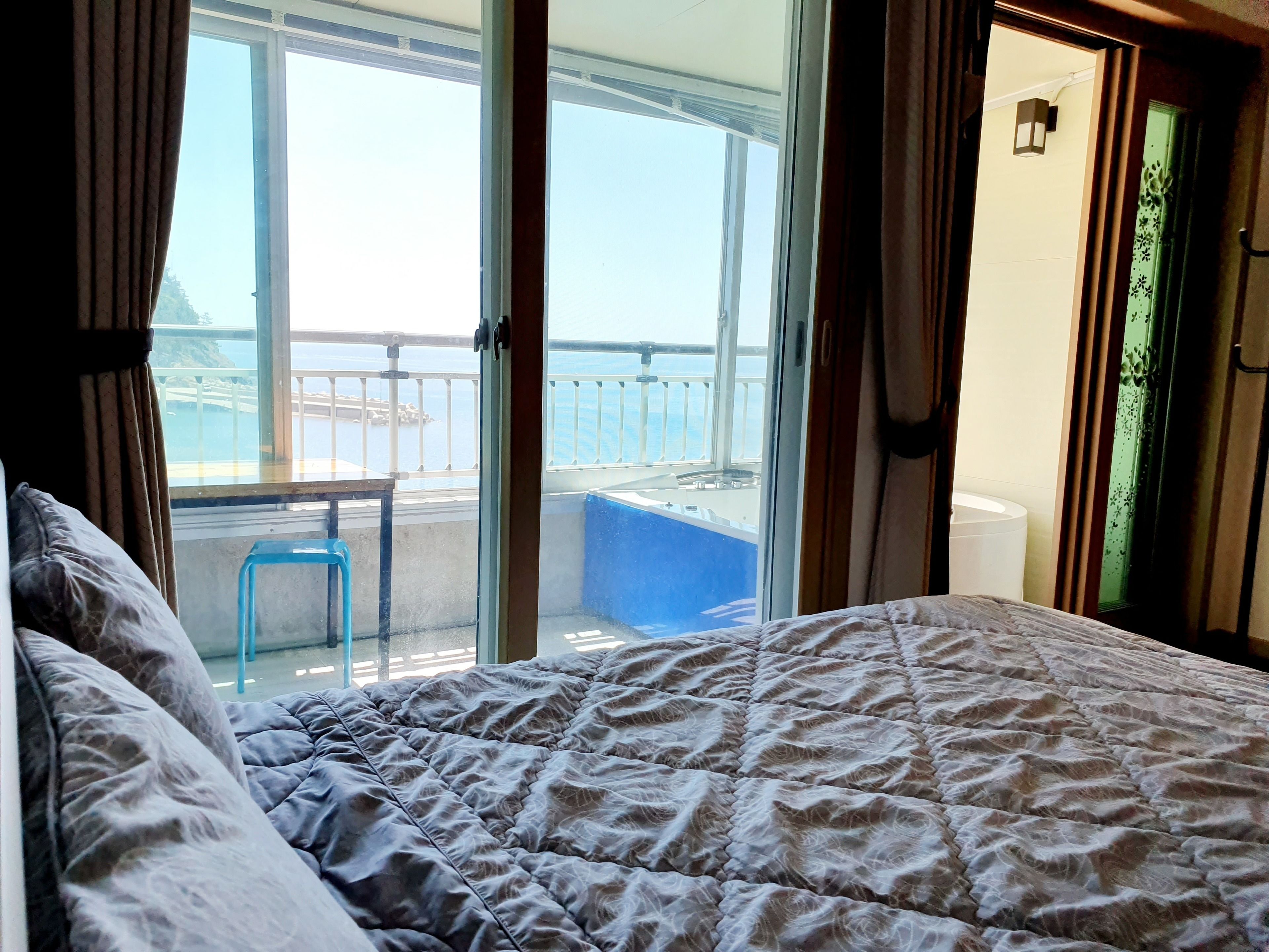 Desk, blackout curtains, free WiFi