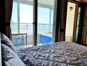 Room (B) | Desk, blackout drapes, free WiFi - Haeoreumspa (Yeosu)