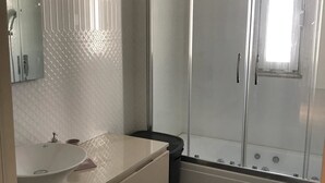 Basic Villa, Jetted Tub, Sea View | Bathroom | Separate tub and shower, jetted tub, hydromassage showerhead - Gravilla Sunset (Bodrum)