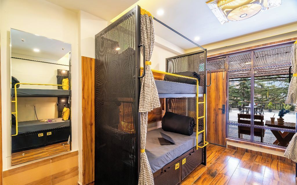 Gemeinsamer Schlafsaal | Laptopgeeigneter Arbeitsplatz, schallisolierte Zimmer, kostenloses WLAN