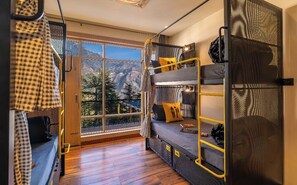 Gemeinsamer City-Schlafsaal | Ausblick vom Zimmer