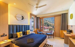 Deluxe tweepersoonskamer | Een laptopwerkplek, geluiddichte muren, gratis wifi, beddengoed