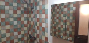 Enkeltrom – standard | Dusj på badet