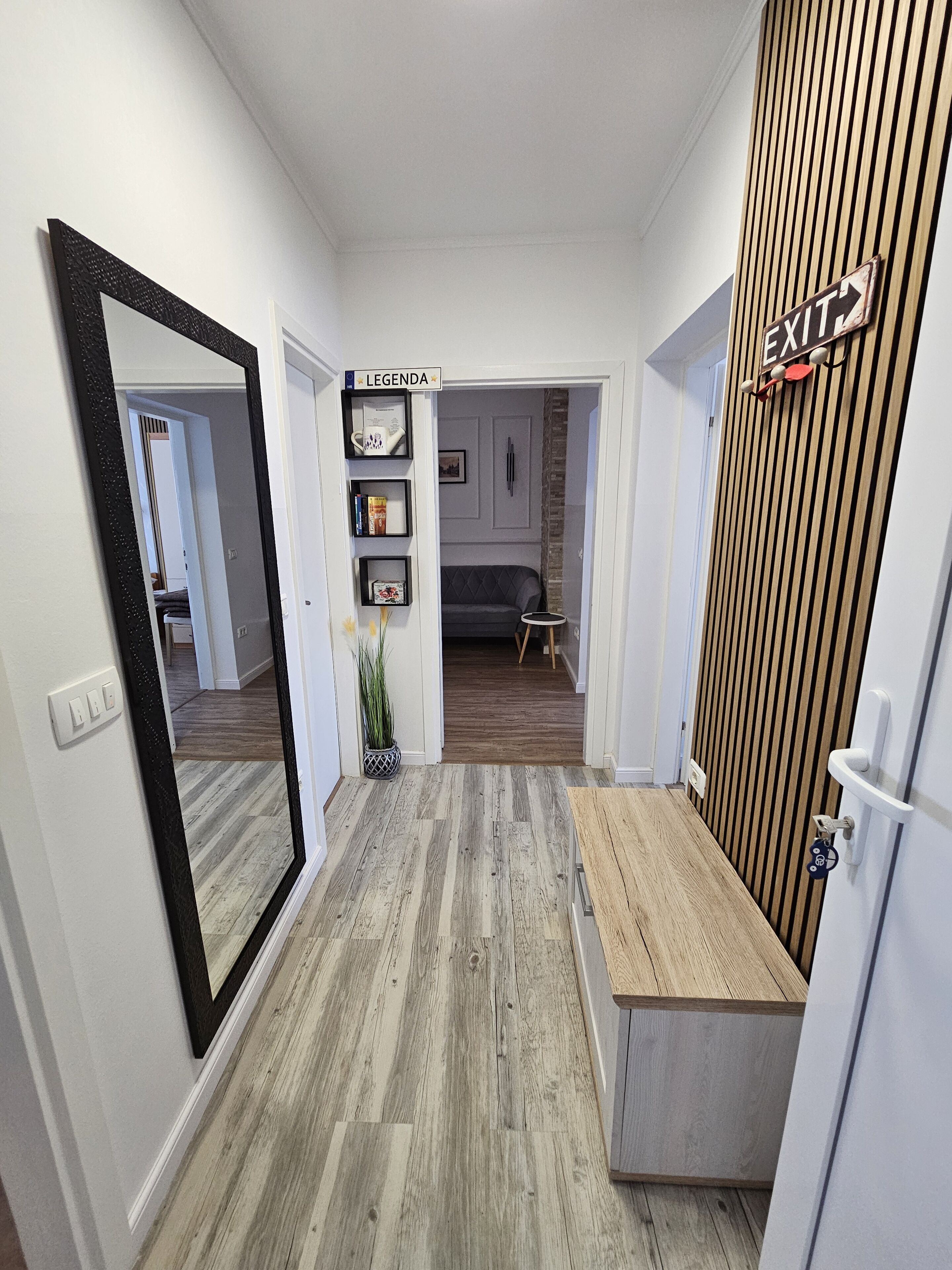 Appartement Classique, 2 chambres | Armoire