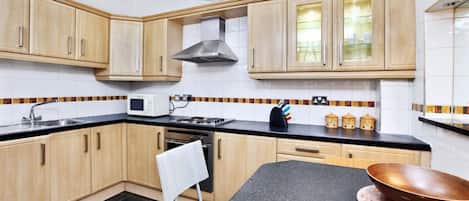 Apartment, 1 Bedroom (Flat 2) | Private kitchen