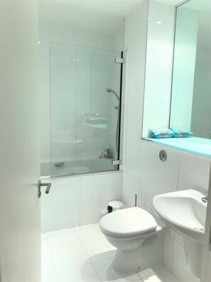 Deluxe Apartment, 2 Bedrooms, City View | Bathroom - Work Rest and Stay at Ocean Village (Southampton)