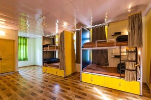 Bed in 8 Bed Mixed Dormitory | Blackout drapes, free WiFi, bed sheets