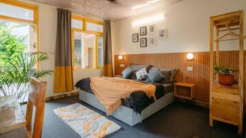 Superior Tek Büyük Yataklı Oda | Güneşlik/perde, ücretsiz kablosuz İnternet, çarşaf takımı