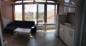 Basic Penthouse | Desk, soundproofing, iron/ironing board, free WiFi - Cam Apart Hotel (Erdek)