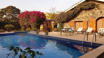 Outdoor pool, pool umbrellas, sun loungers