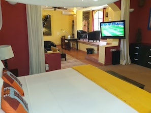 Desk, blackout drapes, rollaway beds, free WiFi - Villa Castel (Dakar)