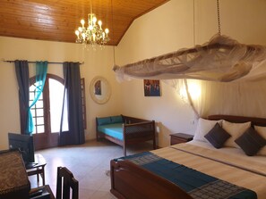 Basic Room | Desk, blackout drapes, rollaway beds, free WiFi - Villa Castel (Dakar)