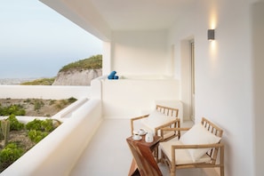 Family Suite, Partial Sea View | Hypo-allergenic bedding, minibar, in-room safe, individually decorated - Santorini Dreams Villas (Santorini)