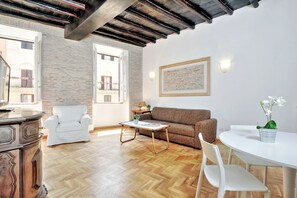 Apartment, 1 Bedroom, City View | In-room dining - Spagna Charme - My Extra Home (Rome)