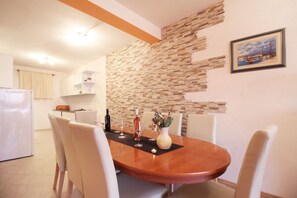 Apartment, 3 Bedrooms, Sea View | Private kitchen | Full-size fridge, stovetop, electric kettle, cookware/dishes/utensils - Apartmani Rasic (Makarska)