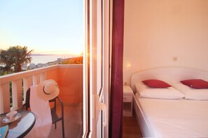 2 bedrooms, desk, laptop workspace, iron/ironing board - Apartmani Rasic (Makarska)