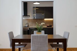 Appartement, 2 chambres | Restauration dans la chambre