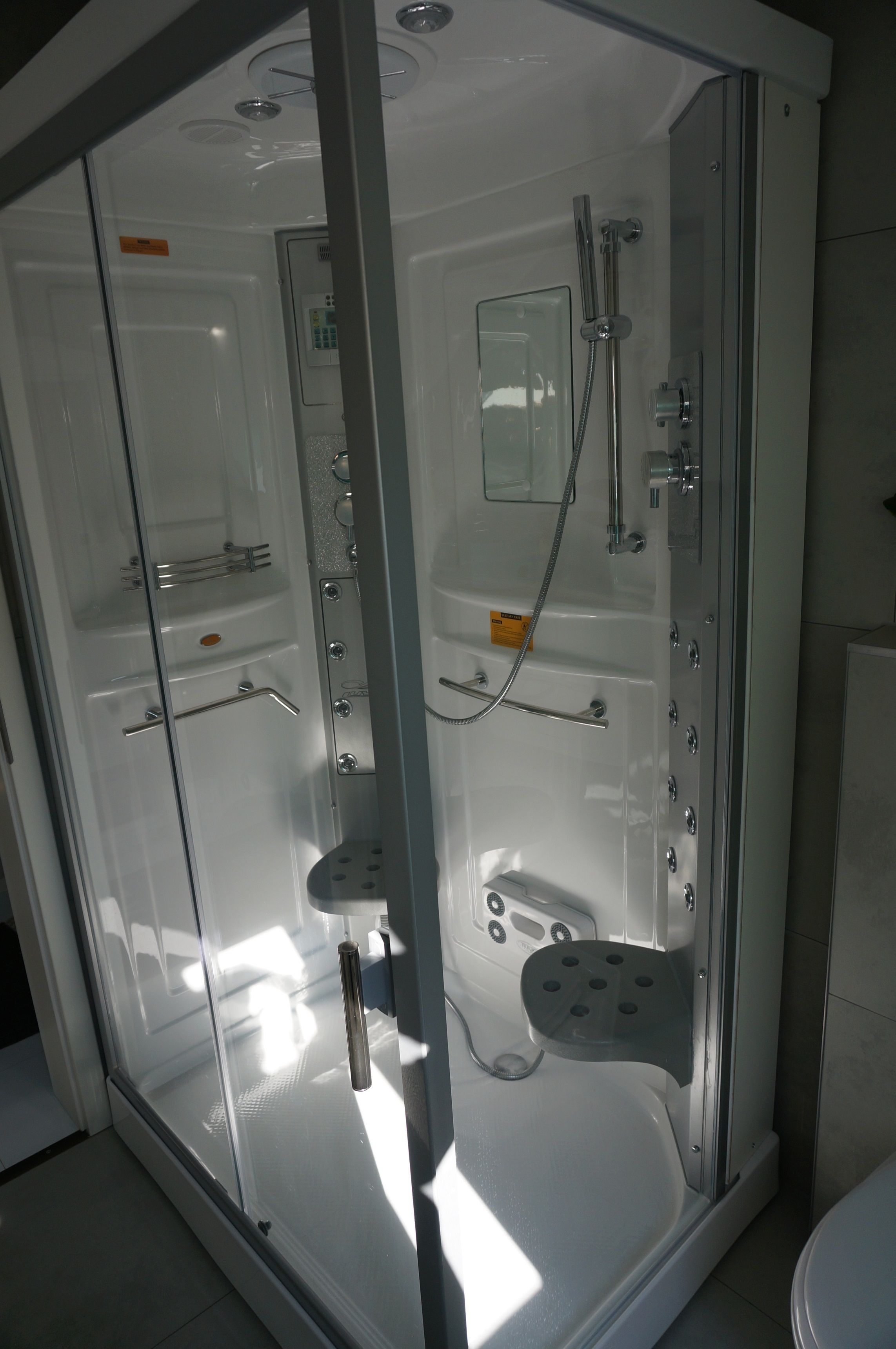 Luxury Apartment, Garden View | Bathroom shower