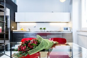 Appartement Duplex, 1 chambre | Cuisine privée | Réfrigérateur, micro-ondes, four, plaque de cuisson