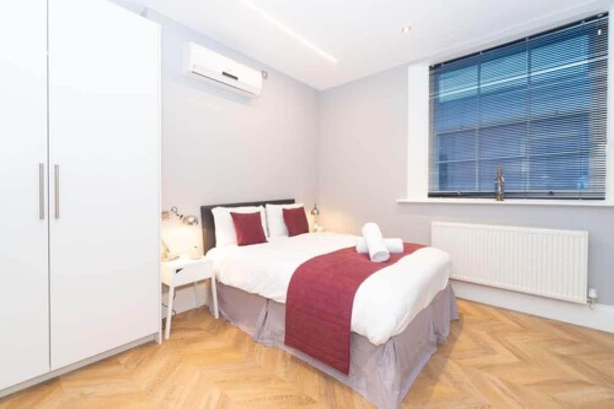 Apartment, 1 Bedroom (Flat 2) | Iron/ironing board, WiFi (free), bed sheets