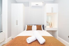 Iron/ironing board, free WiFi, bed sheets - PML Apartments Southwick Street (London)