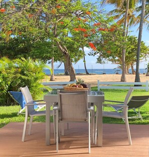Outdoor dining - BEAUTIFUL GROUND FLOOR, SEASIDE STUDIO FLAT (Le Moule)