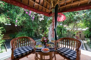 Free daily continental breakfast - Nuaja Balinese Guest House (Ubud)