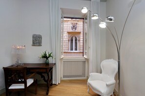 公寓, 2 间卧室 | 特色装修、特色家居、办公桌、熨斗/熨衣板