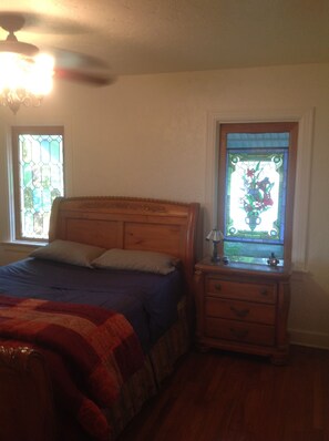 2 habitaciones, tabla de planchar con plancha y wifi gratis 