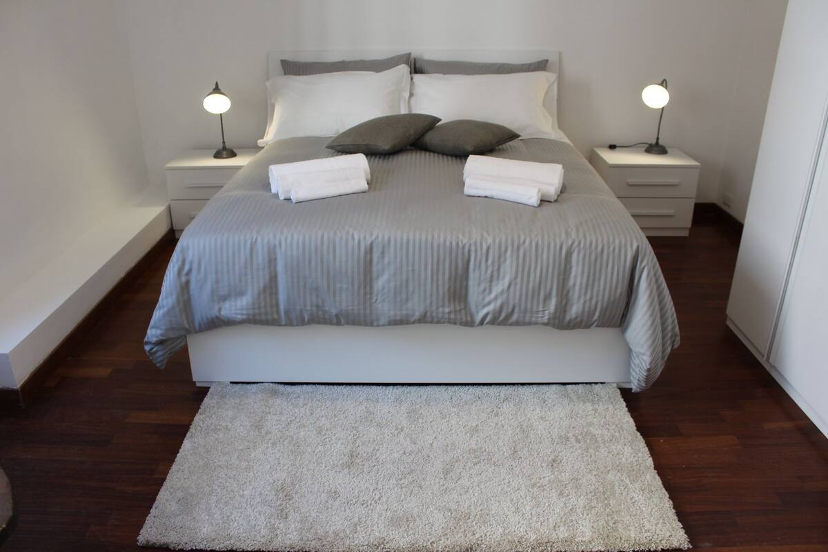 Double Room (White) | Desk, free cots/infant beds, free WiFi, bed sheets