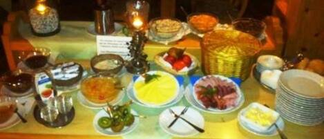 Inbegriffenes Frühstücksbuffet am Wochenende