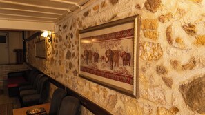 Interior detail - Tarihi Rum Konağı Antikhan (Ayvalik)