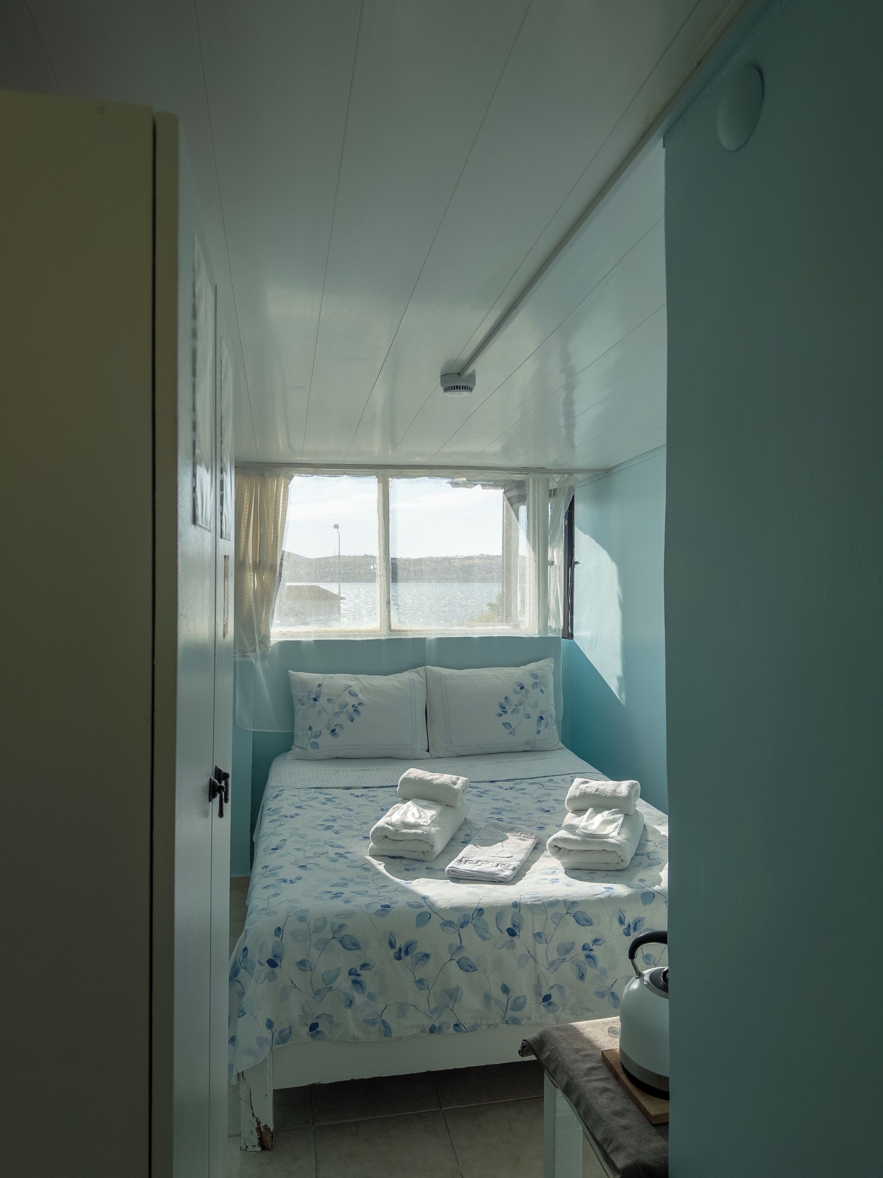 Premium bedding, iron/ironing board, free WiFi, bed sheets