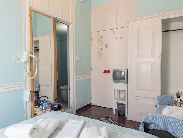 Standard Double Room | Premium bedding, iron/ironing board (on request), WiFi (free) - Tarihi Rum Konağı Antikhan (Ayvalik)