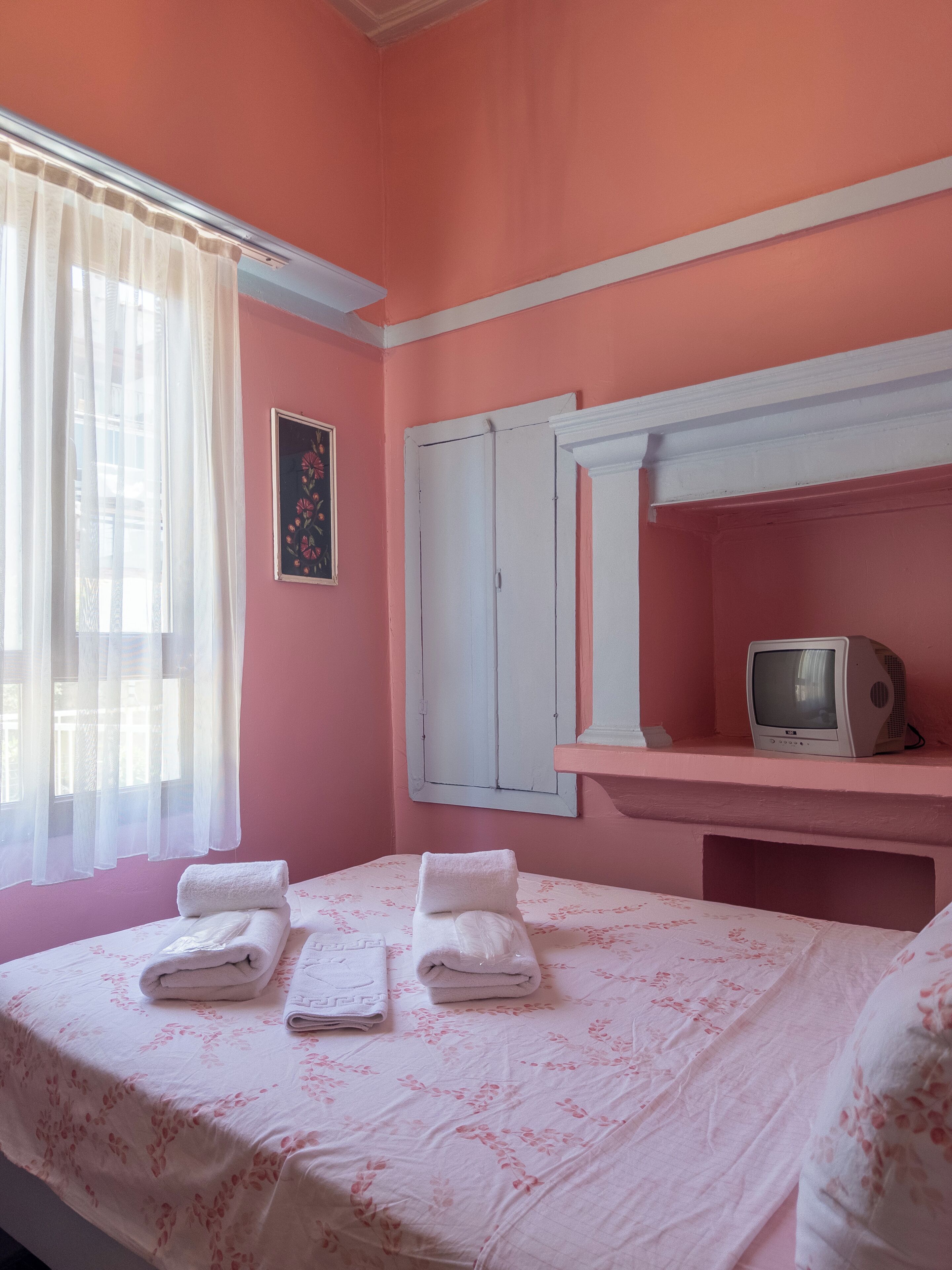 Premium bedding, iron/ironing board, free WiFi, bed sheets