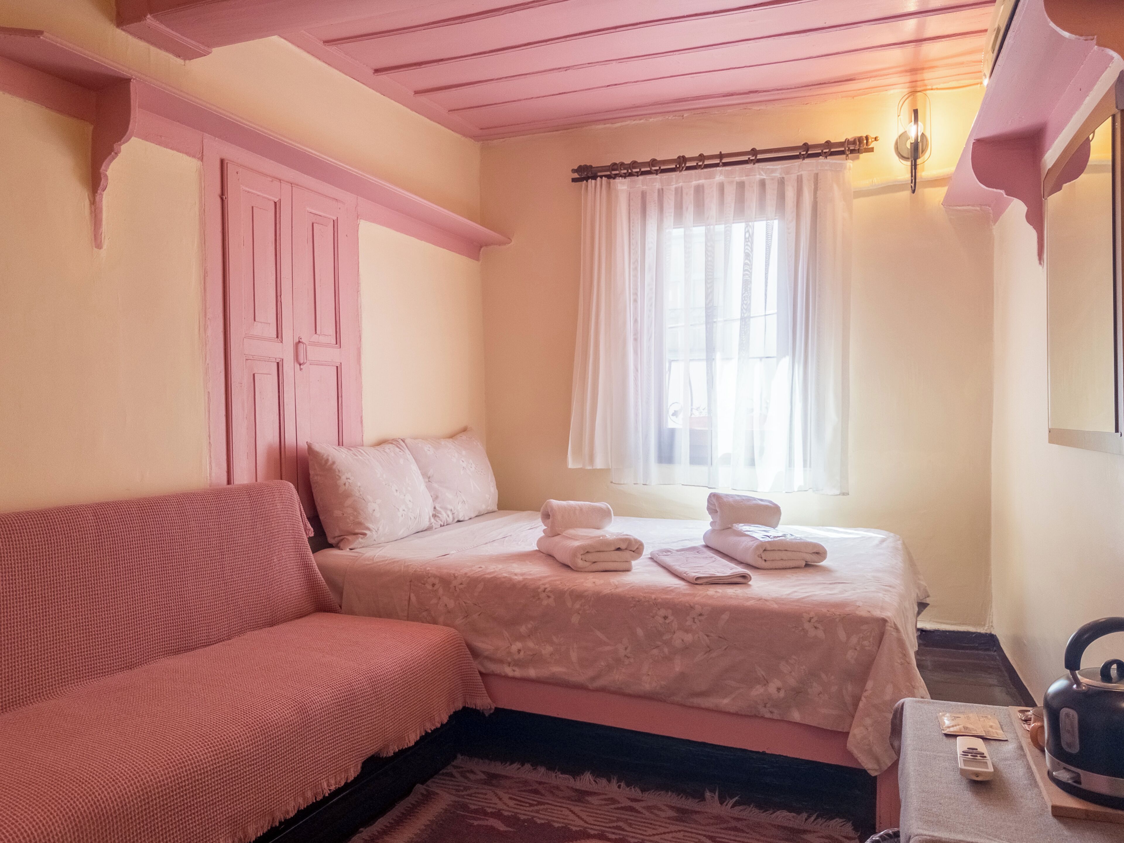 Double Room | Premium bedding, iron/ironing board, free WiFi, bed sheets