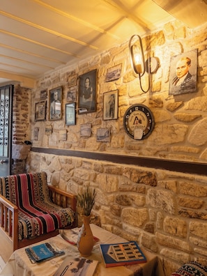 Interior detail - Tarihi Rum Konağı Antikhan (Ayvalik)