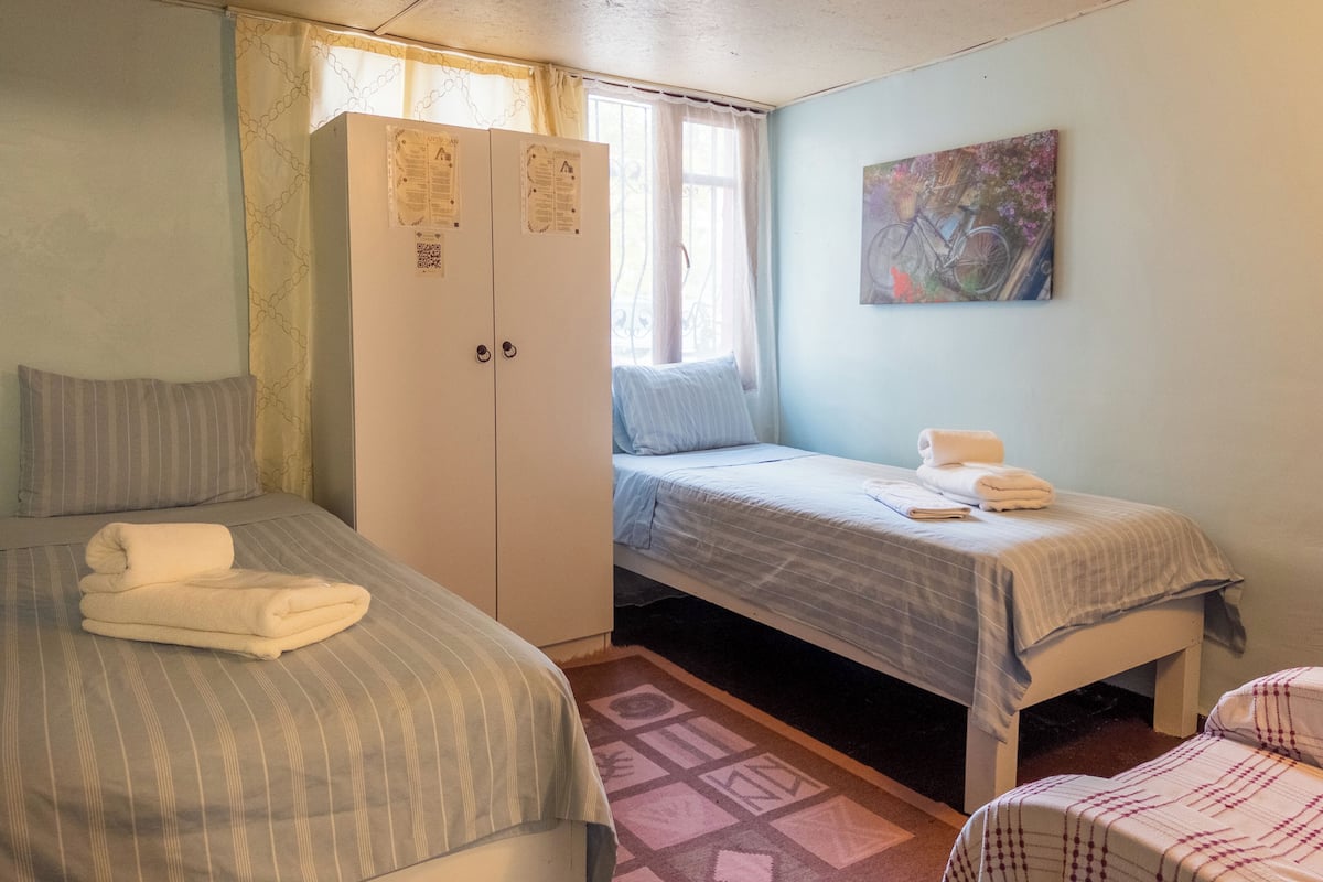 Economy Twin Room | Premium bedding, iron/ironing board (on request), WiFi (free)